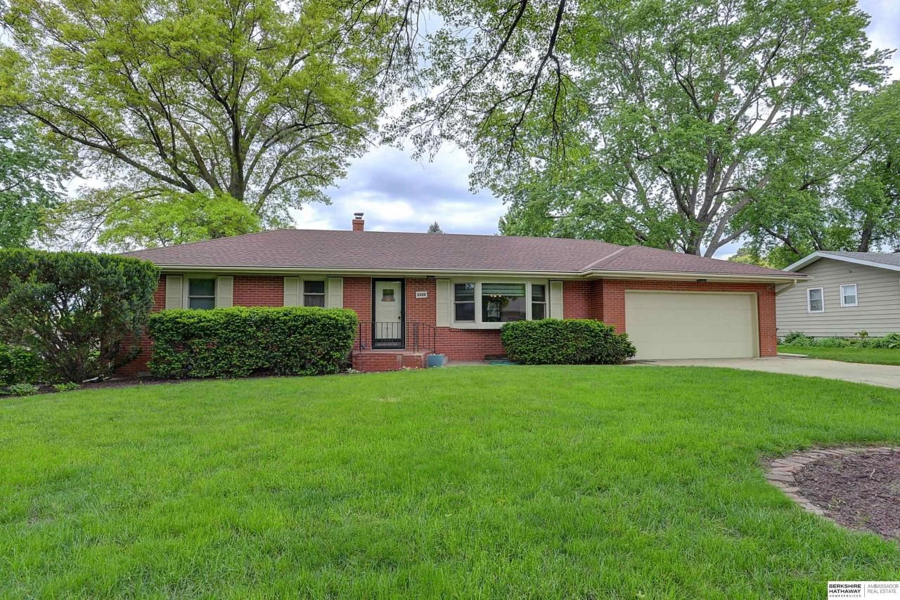 2320 S 88th Street , Omaha, NE 68124