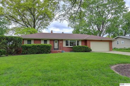 2320 S 88th Street , Omaha, NE 68124