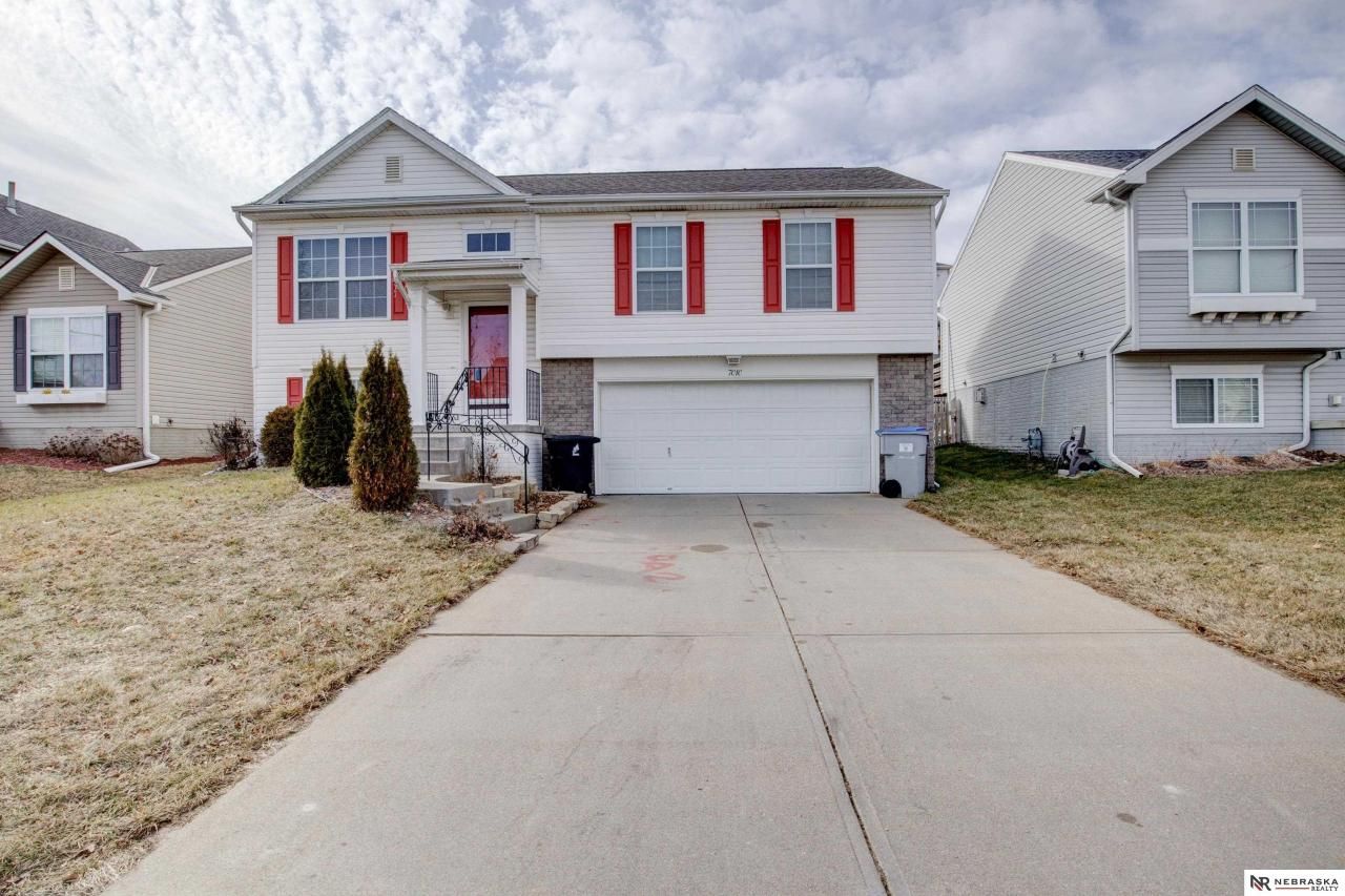 7010 N 87th Avenue , Omaha, NE 68122