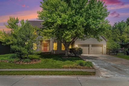 233 S 199 Street , Omaha, NE 68022