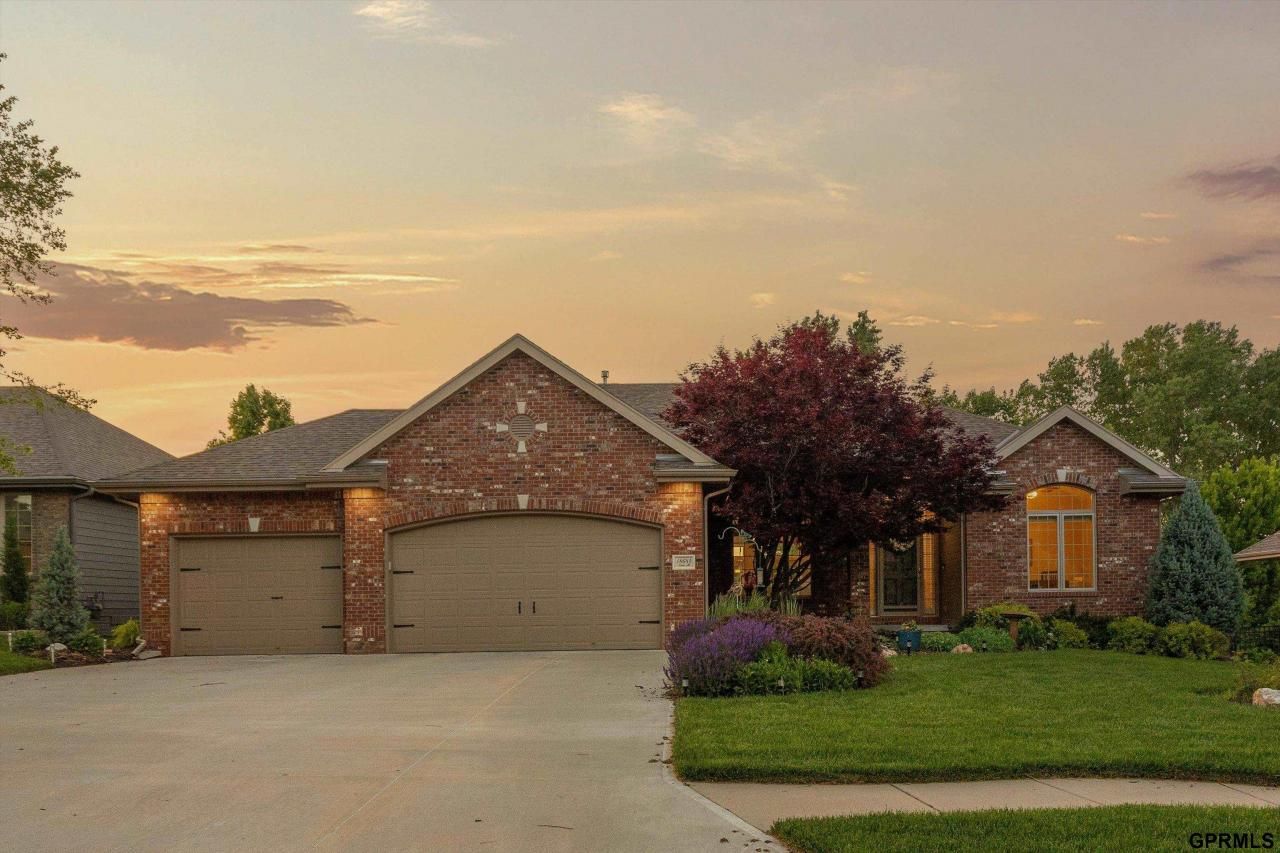 18684 Nina Street , Omaha, NE 68130