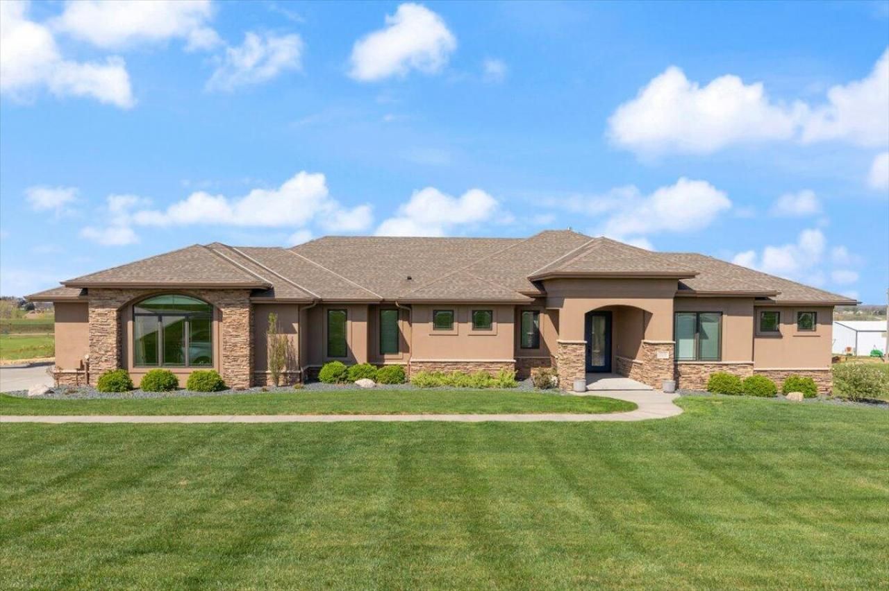 18320 JAYLEN Drive, COUNCIL BLUFFS, IA 51503