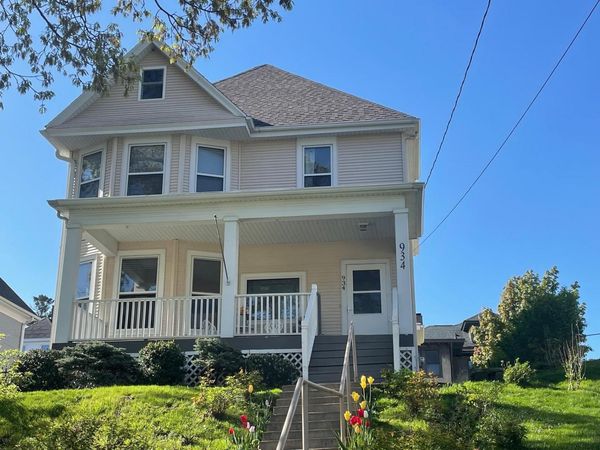 934 University Avenue, Dubuque, IA 52001