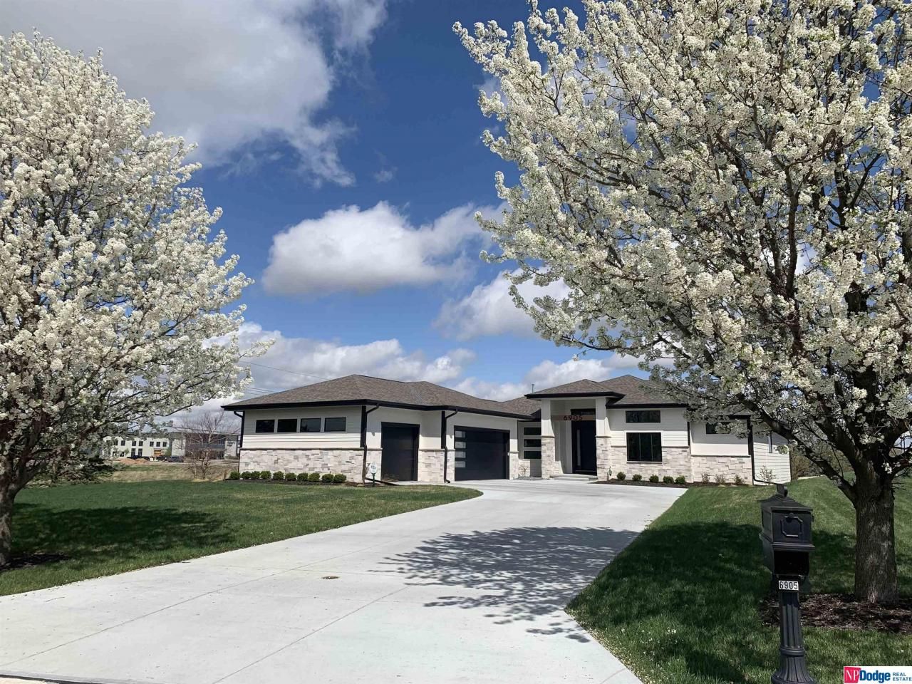 6905 S 198 Street , Gretna, NE 68028