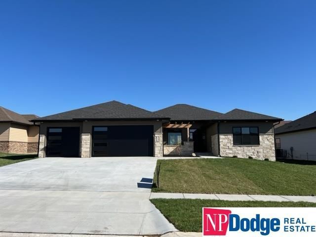 2740 South Creek Road , Lincoln, NE 68516