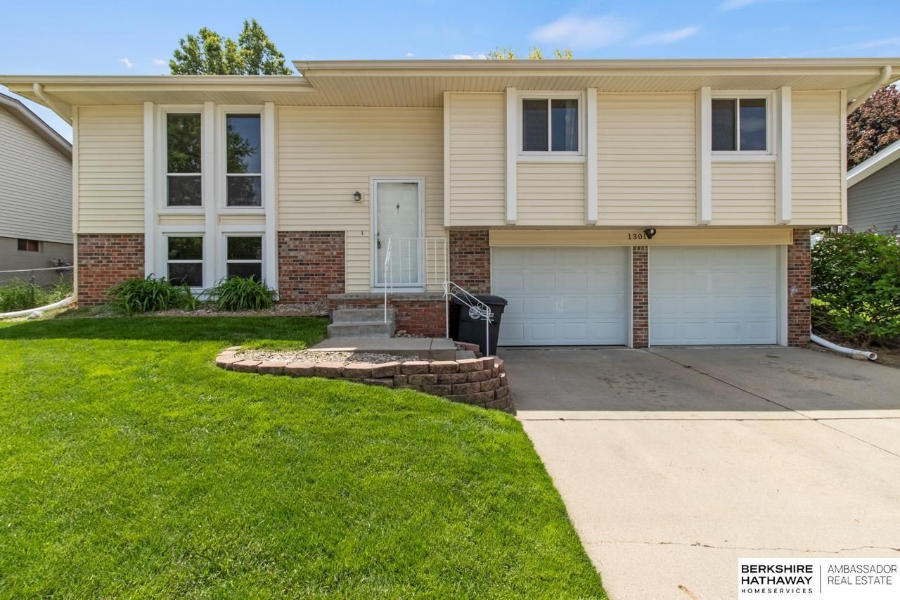 13013 Patrick Circle , Omaha, NE 68164