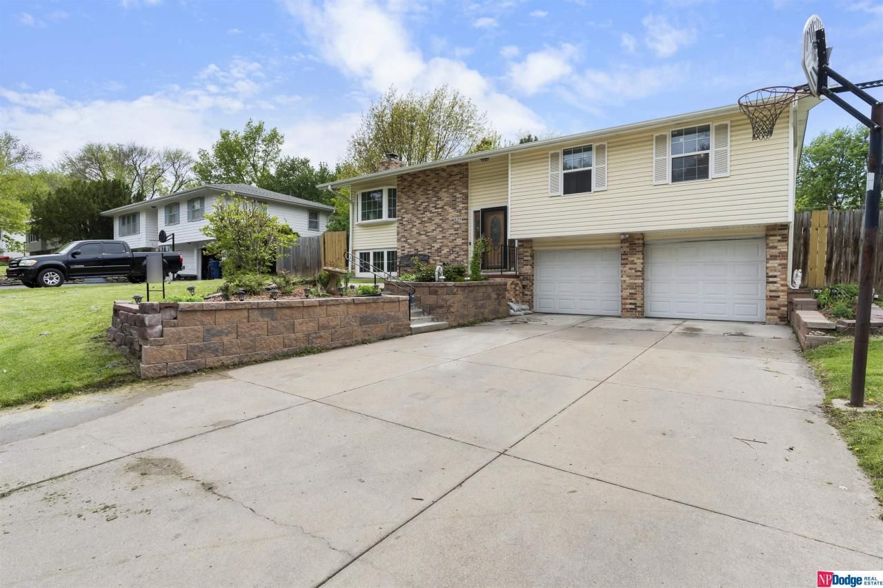 606 N 3rd Street , Bellevue, NE 68005