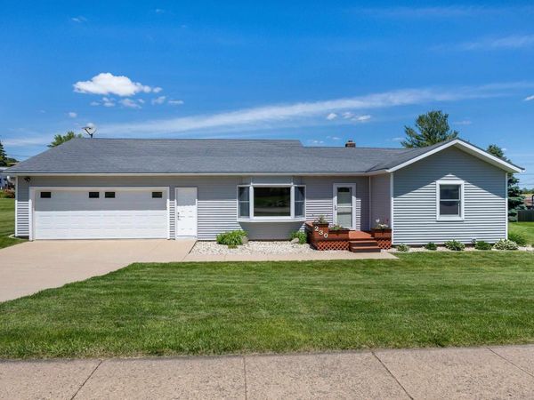 230 Domi Avenue, Dickeyville, WI 53808
