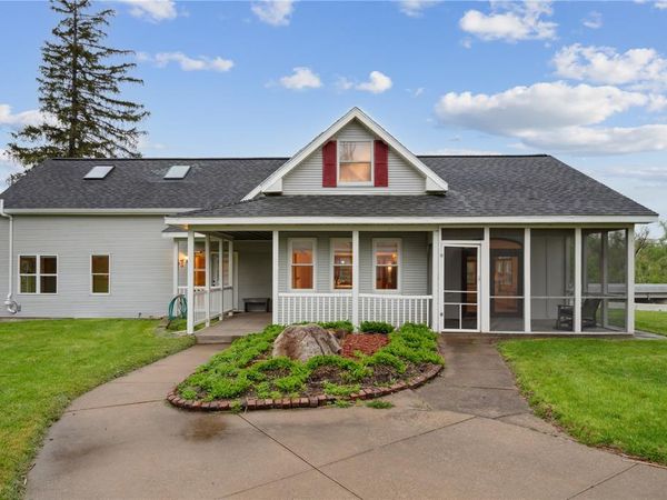 5995 Berry Road SE, Cedar Rapids, IA 52403