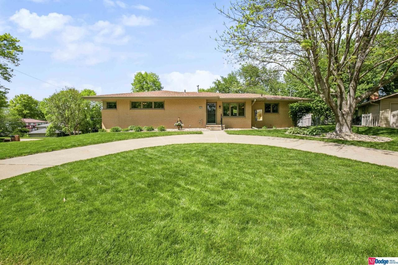 16414 Poppleton Avenue , Omaha, NE 68130