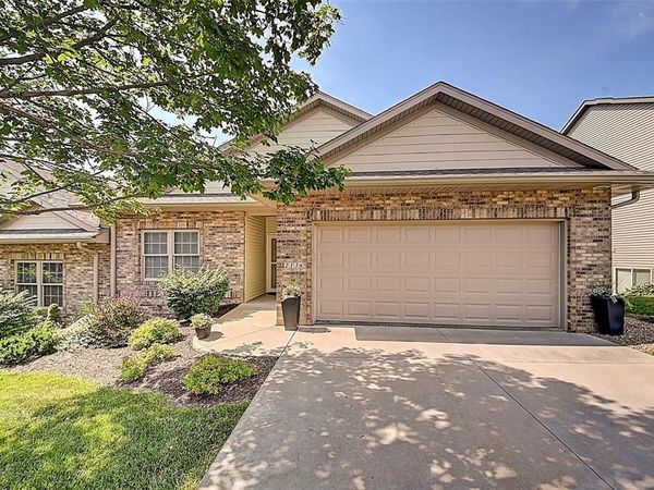 2136 Lindsay Court, Coralville, IA 52241