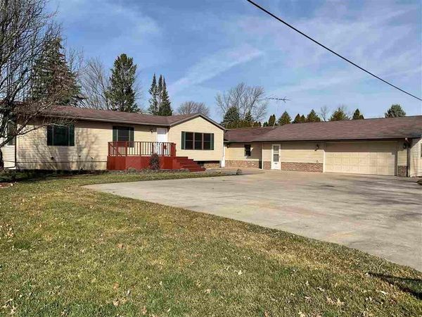 353 10th Avenue, IA 52220