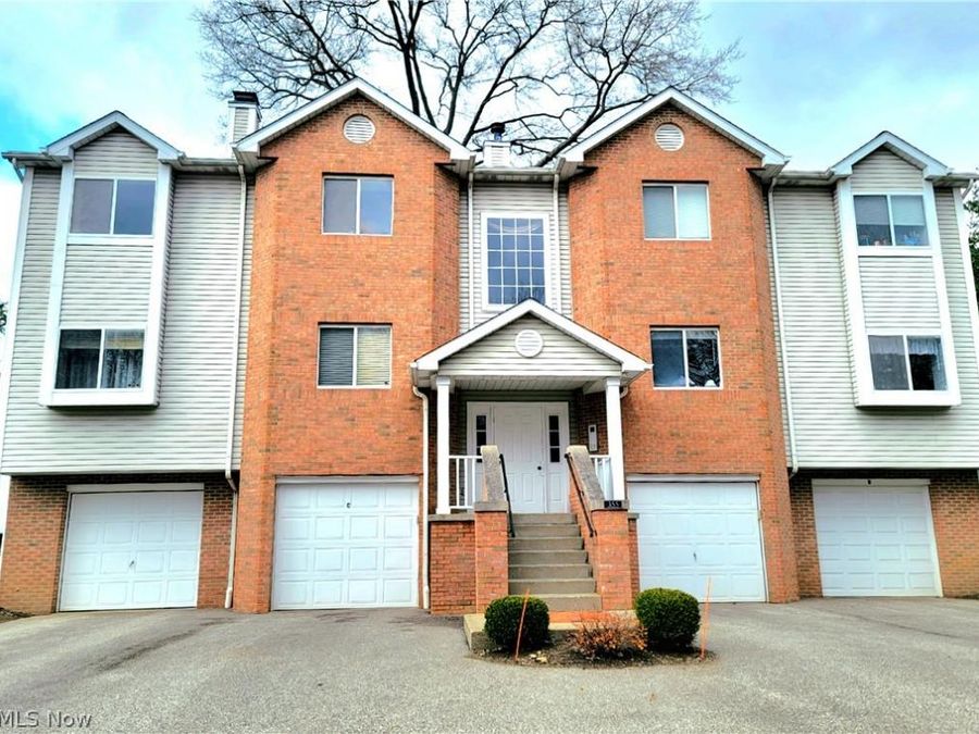 355 Village Pointe Drive, Unit C, Akron, OH 44313 Photo 1