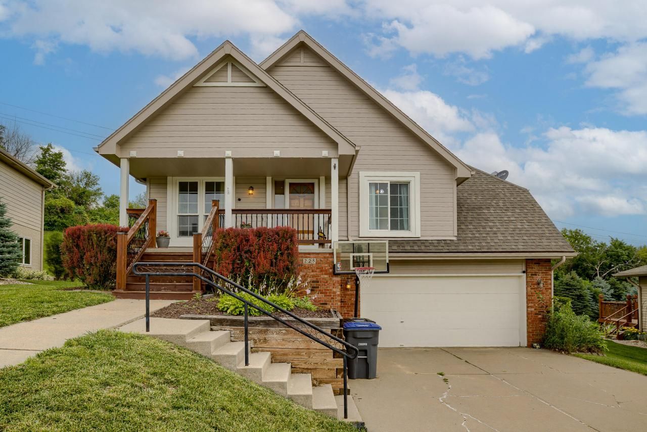 228 CANTERBURY Circle, COUNCIL BLUFFS, IA 51503