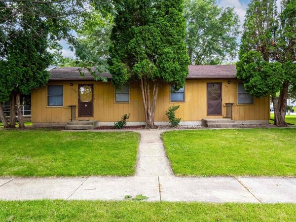 314 & 318 N 6TH Street, Eldridge, IA 52748