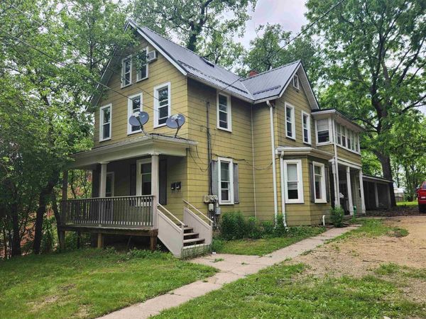 2072 N Main Street, Dubuque, IA 52001
