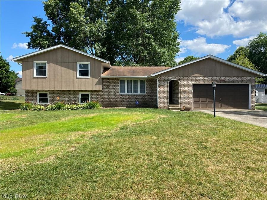 6876 Firestone Road NE, Canton, OH 44721 Photo 1