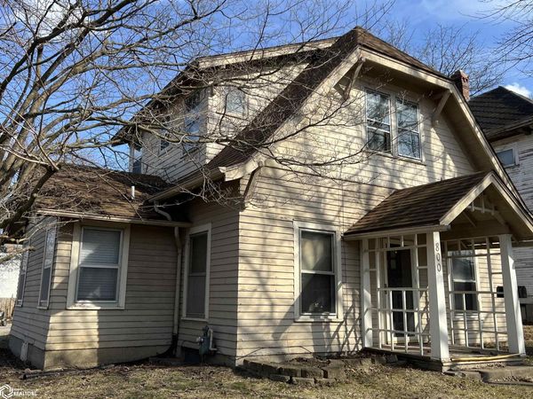 800 S 7th Street, Burlington, IA 52601