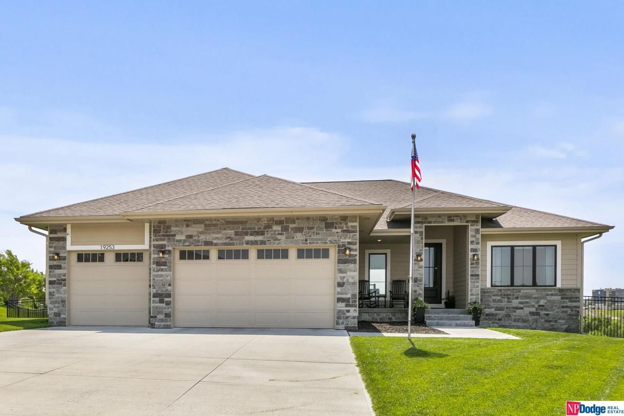 19253 Ruggles Circle , Omaha, NE 68022