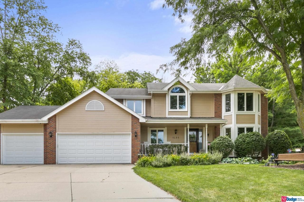 1221 N 163rd Circle , Omaha, NE 68118
