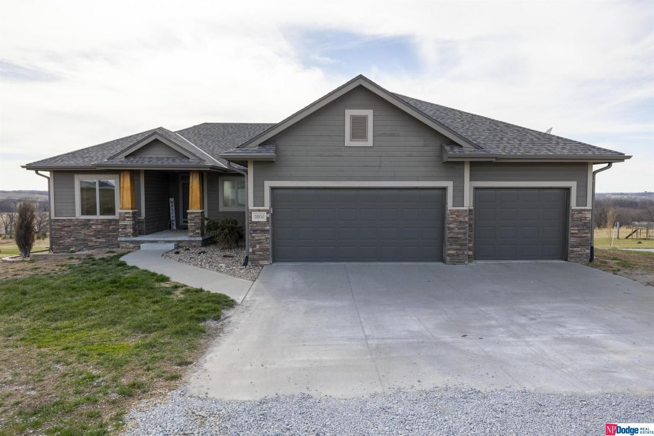 18850 Prairie Ridge Drive , Louisville, NE 68037