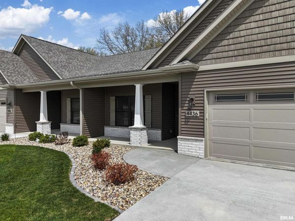 4436 CHESTNUT Drive, Bettendorf, IA 52722