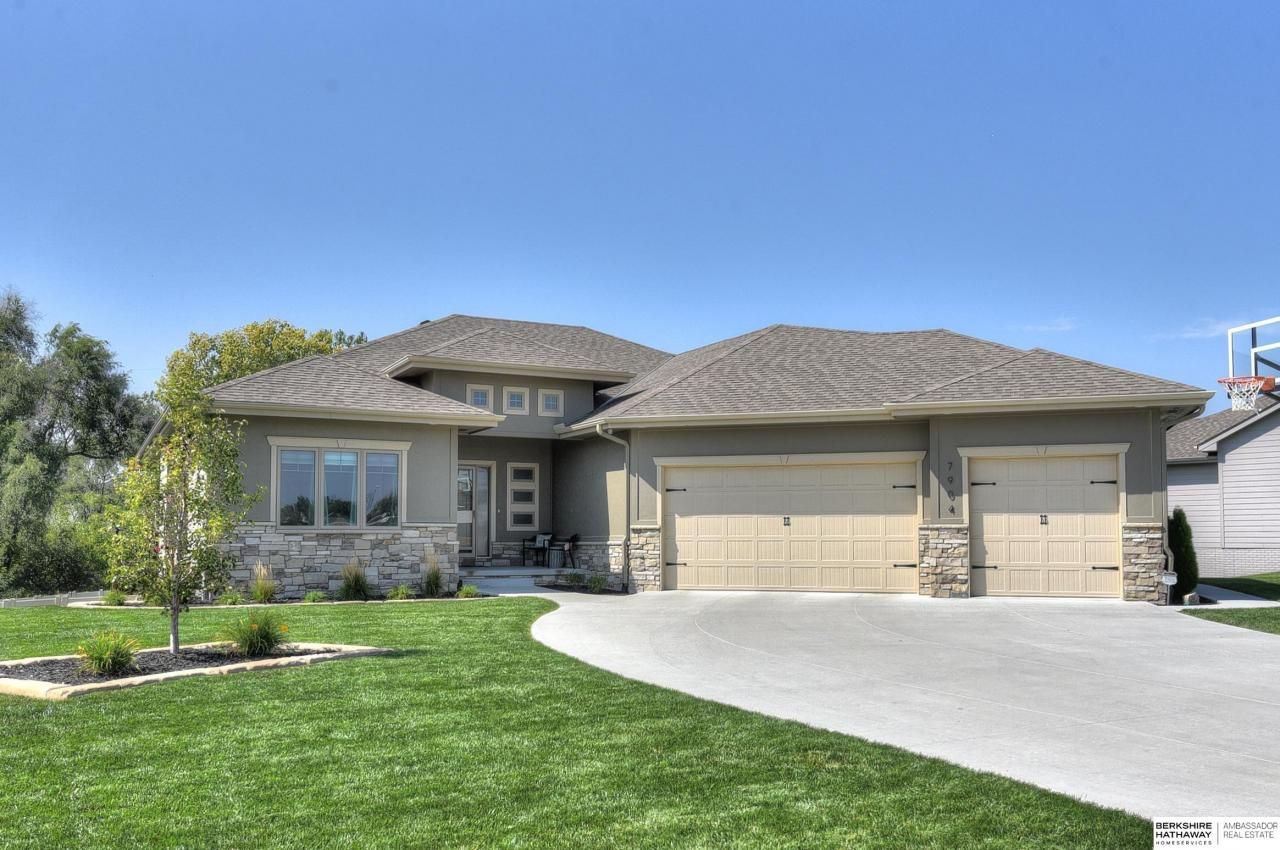 7904 S 181st Avenue Circle , Omaha, NE 68136