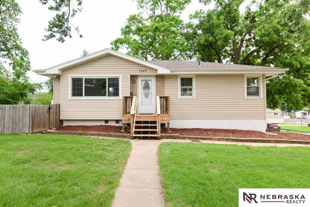 7329 Wood River Drive, Omaha, NE 68157