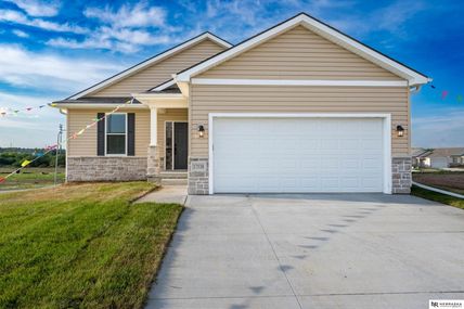 8205 S 175th Street , Omaha, NE 68136