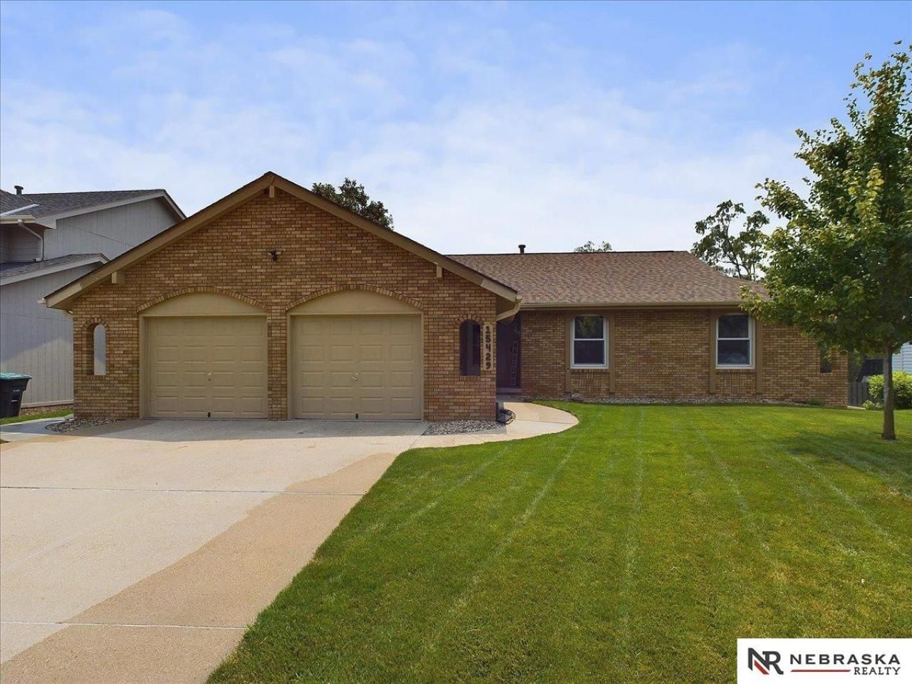 15429 Howe Street , Omaha, NE 68144