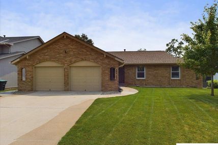 15429 Howe Street , Omaha, NE 68144