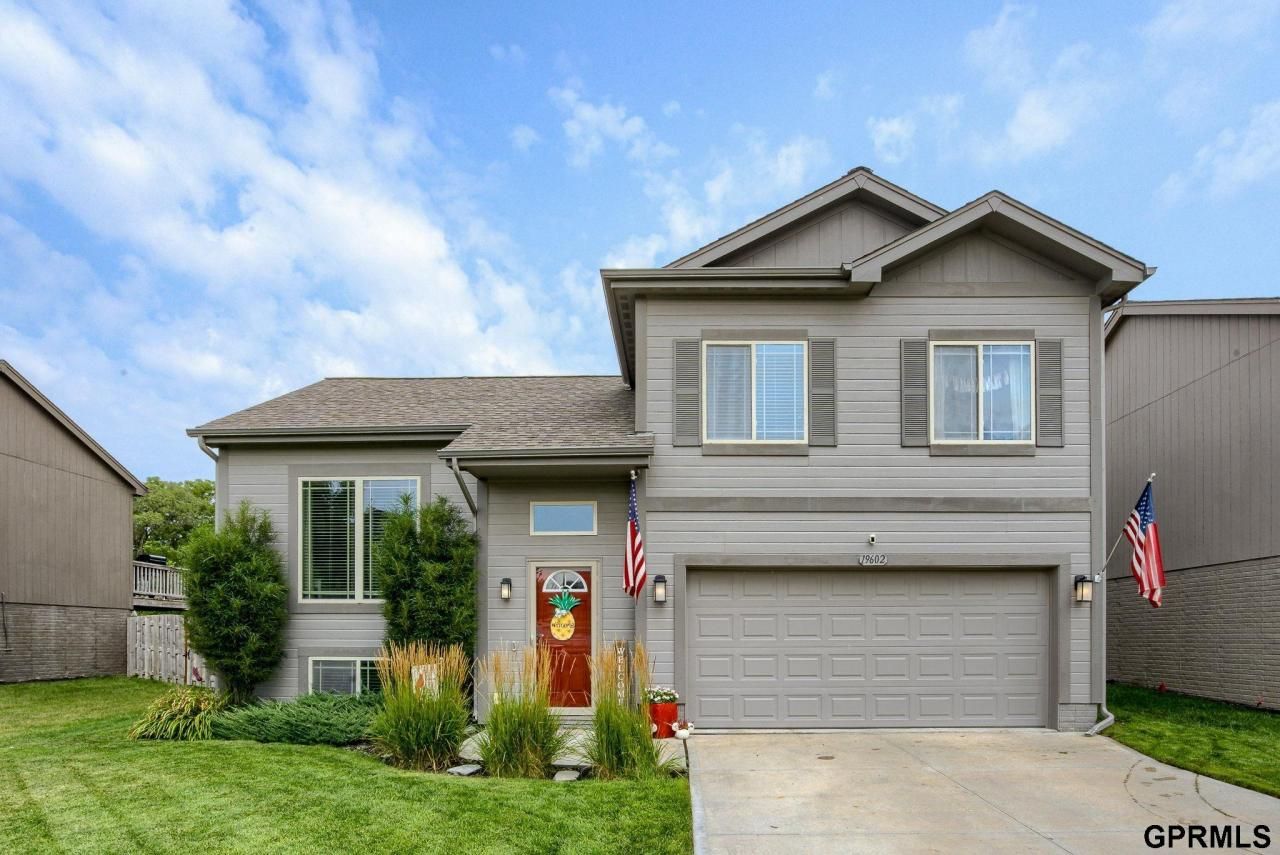 19602 R Street , Omaha, NE 68135