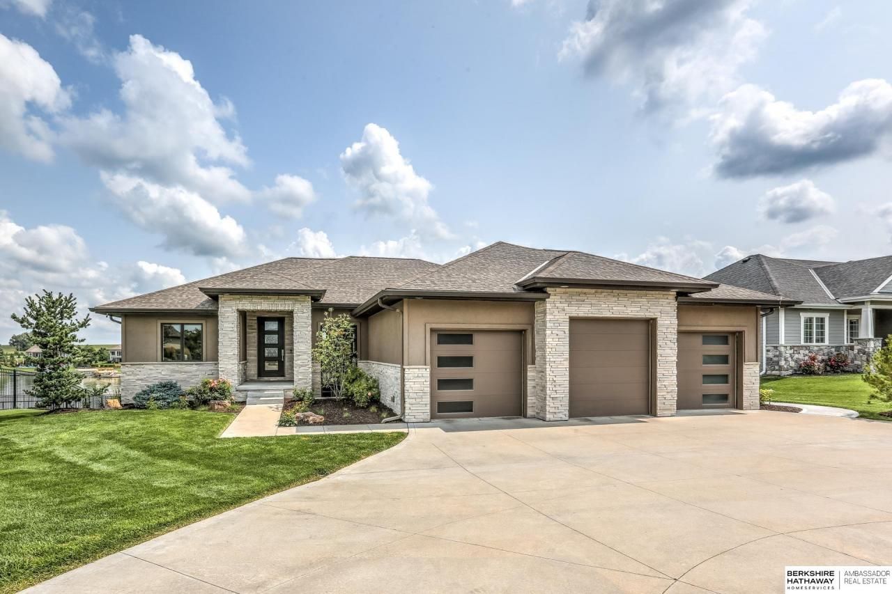 17816 Island Circle , Bennington, NE 68007