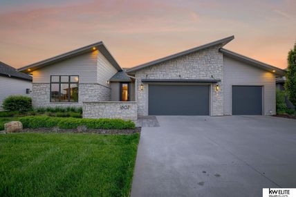 1802 S 221st Street , Elkhorn, NE 68022