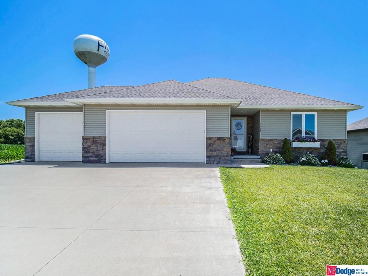 303 E 10th Street , Firth, NE 68358