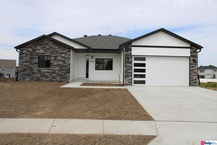6445 N 12th Court , Lincoln, NE 68521