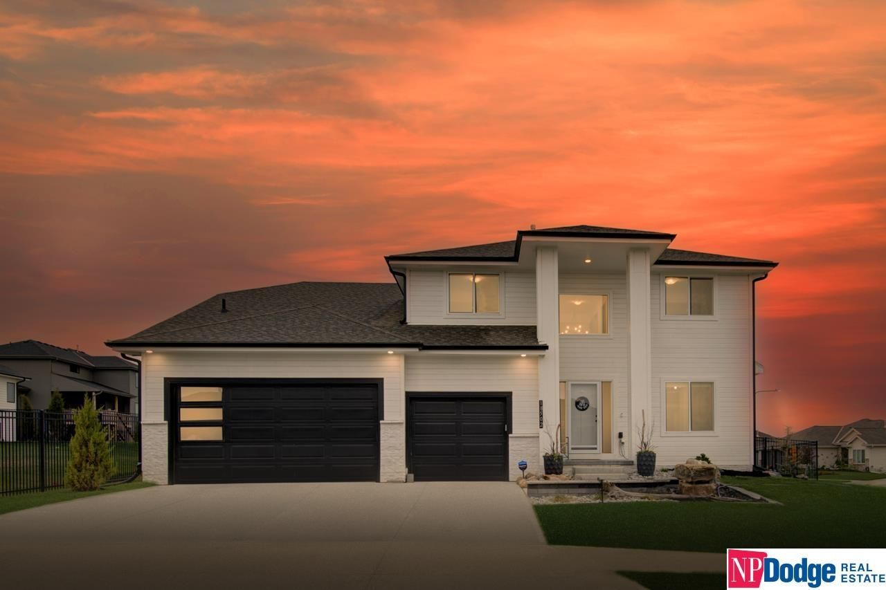 18502 Locust Street , Omaha, NE 68022