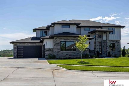 9857 S 97 Avenue Circle , Papillion, NE 68046