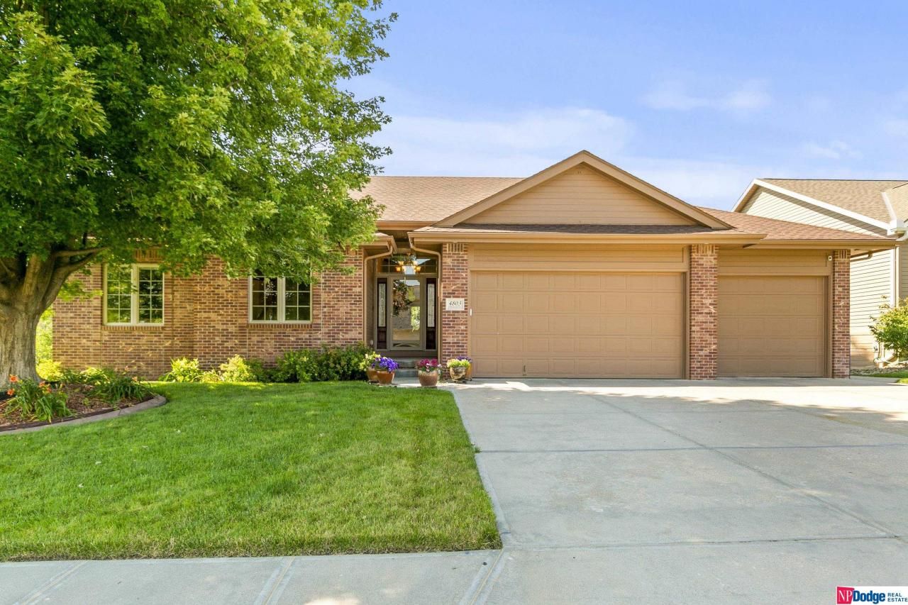 4803 Chennault Street , Papillion, NE 68133