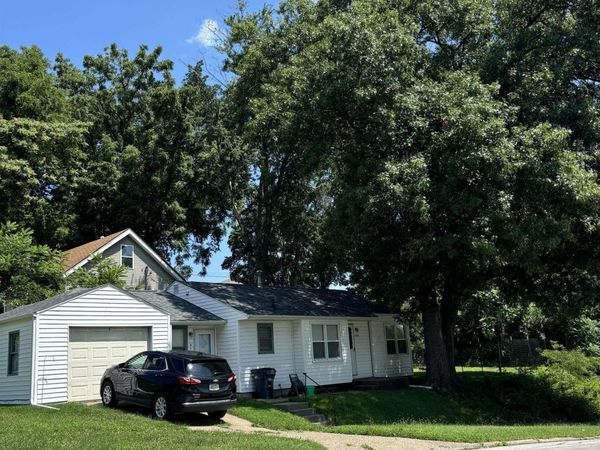 310 South Street, Burlington, IA 52601