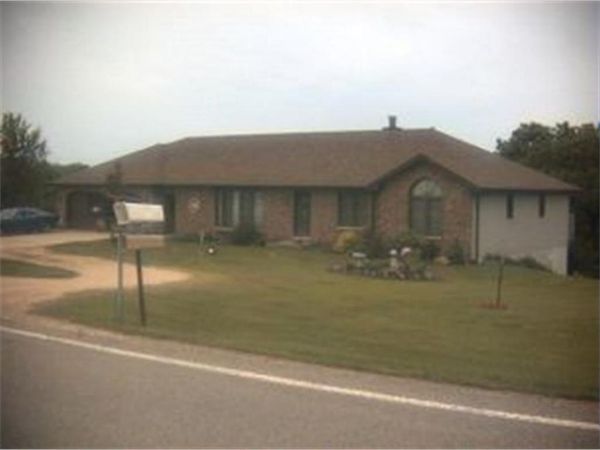 7803 Olde Davenport Road, Dubuque, IA 52003