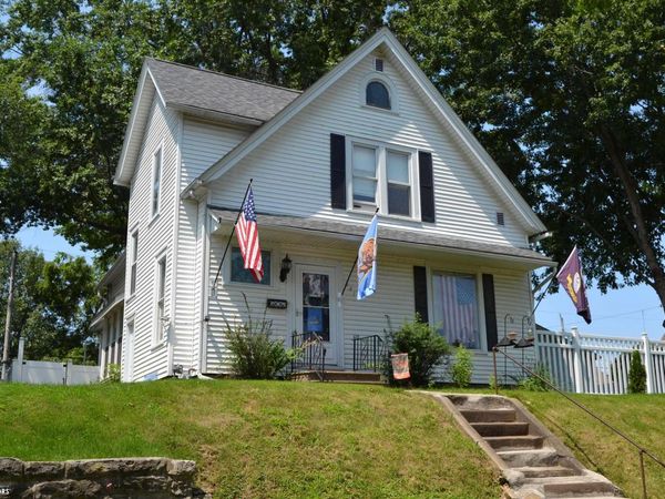 641 S 12th Street, Burlington, IA 52601