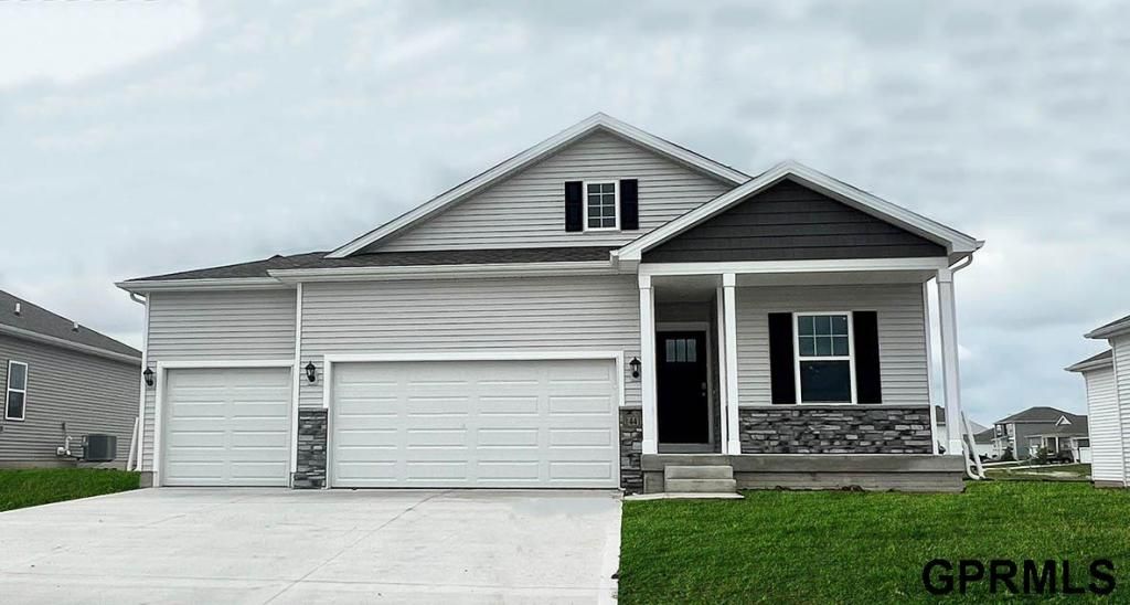 6225 Clear Creek Street , Papillion, NE 68157