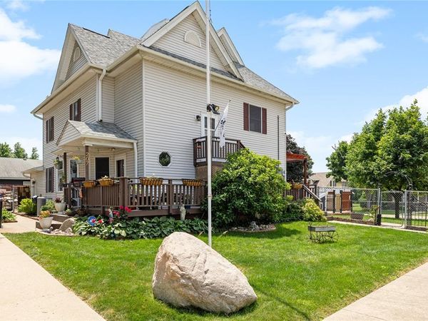 207 Benton Street NW, Blairstown, IA 52209