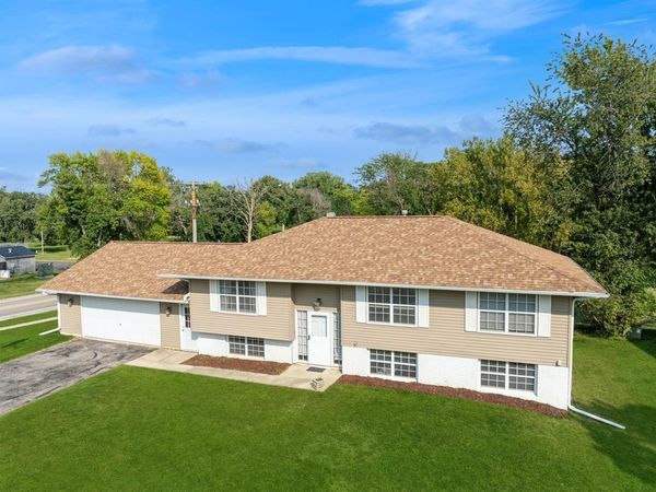 101 Brentwood Drive NE, Cedar Rapids, IA 52402