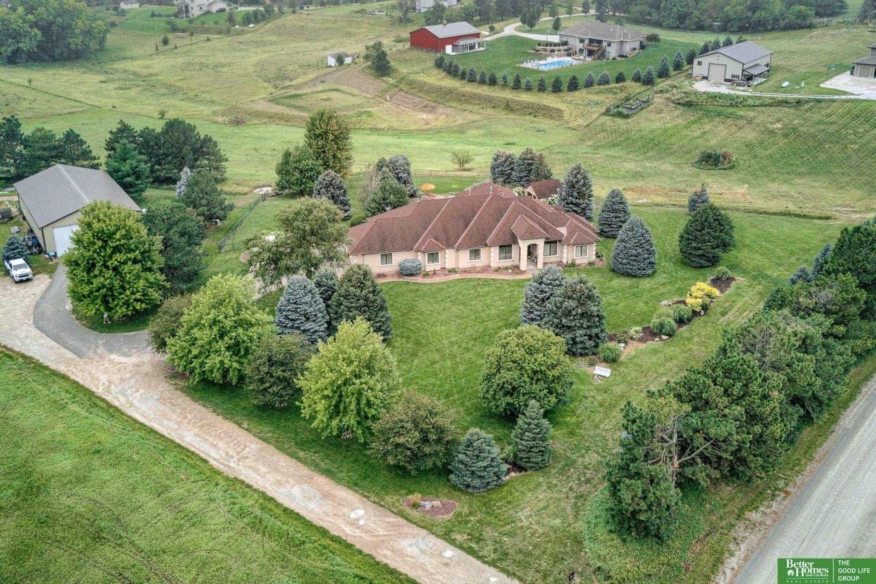 23155 Cary Street , Gretna, NE 68028