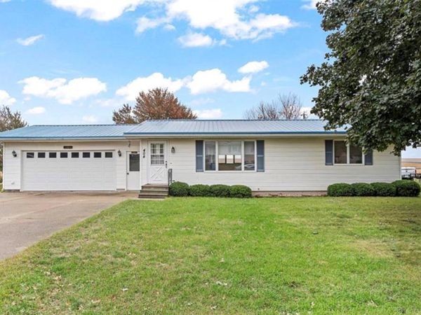404 1st Avenue, Keystone, IA 52249