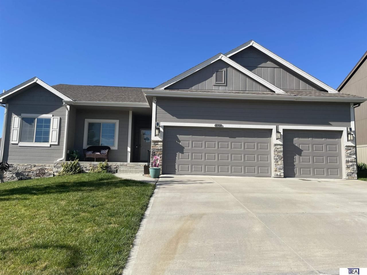 18908 Briar Street , Omaha, NE 68136