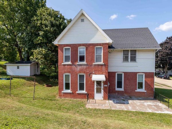 921 Rose Street, Dubuque, IA 52001