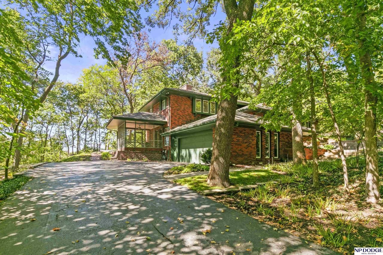 6048 Country Club Oaks Place , Omaha, NE 68152